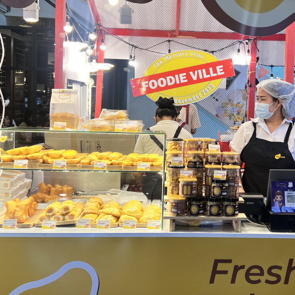 Check in and out all the famous Thai Street Food at FOODIE VILLE (5th)